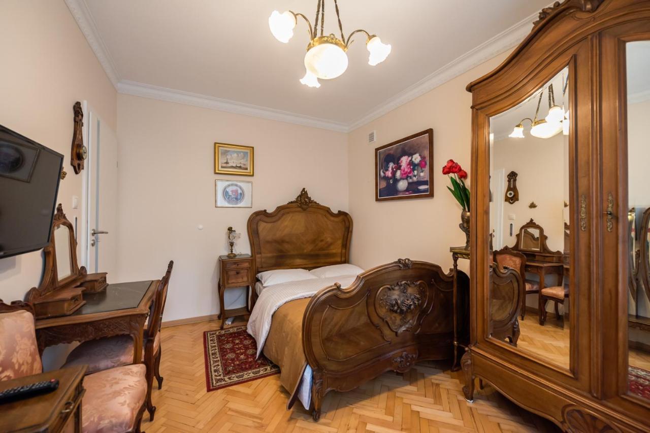 Downtown Antique Apartment Warsaw Exterior photo